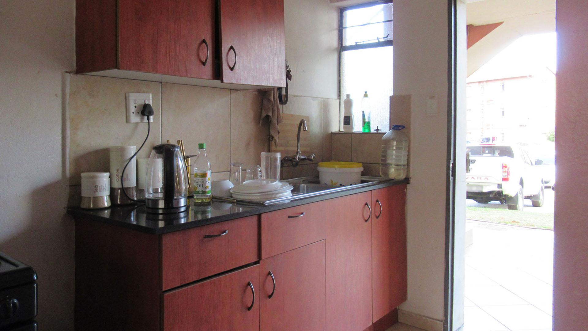 Kitchen - 3 square meters of property in Jabulani