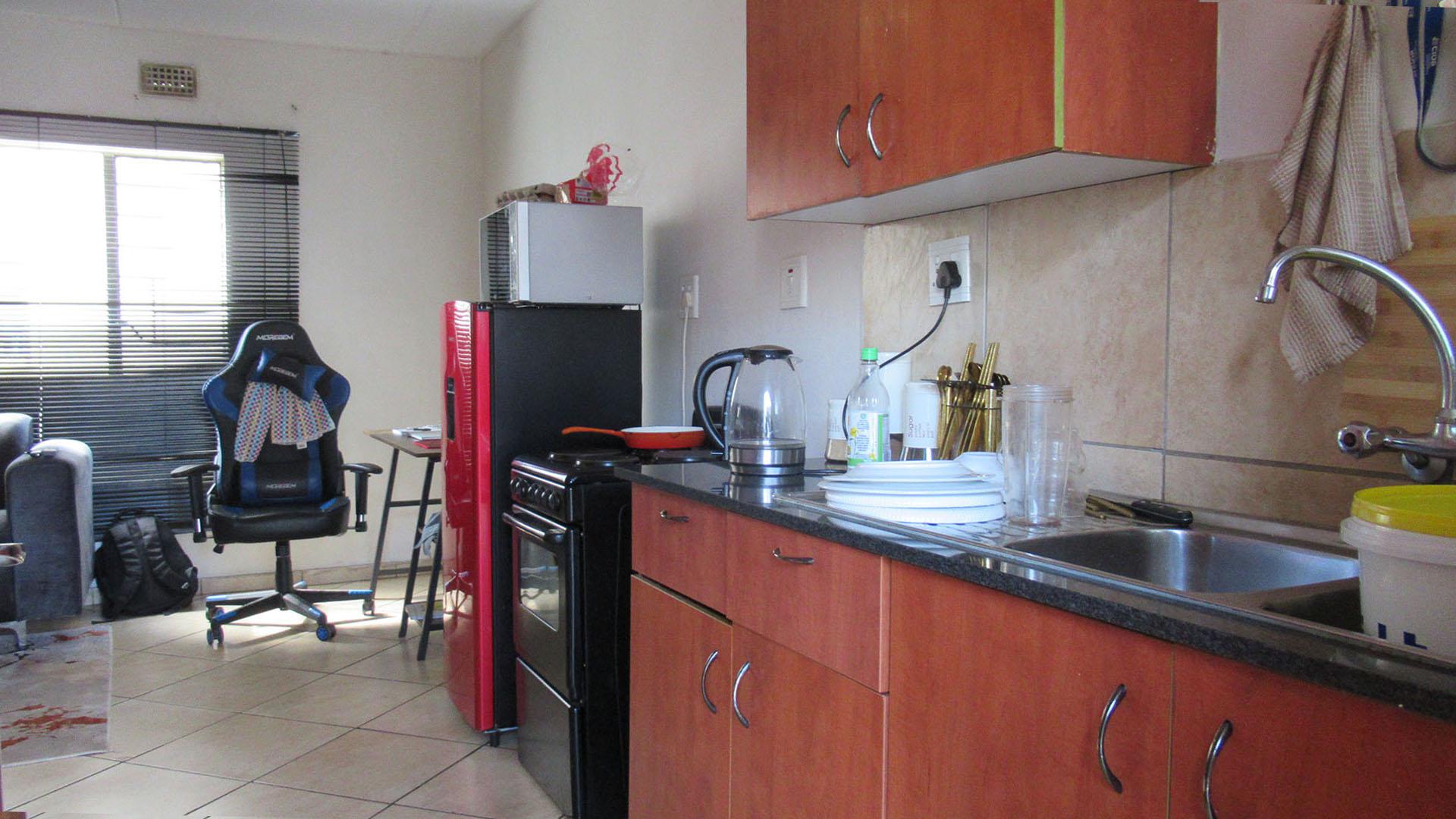 Kitchen - 3 square meters of property in Jabulani