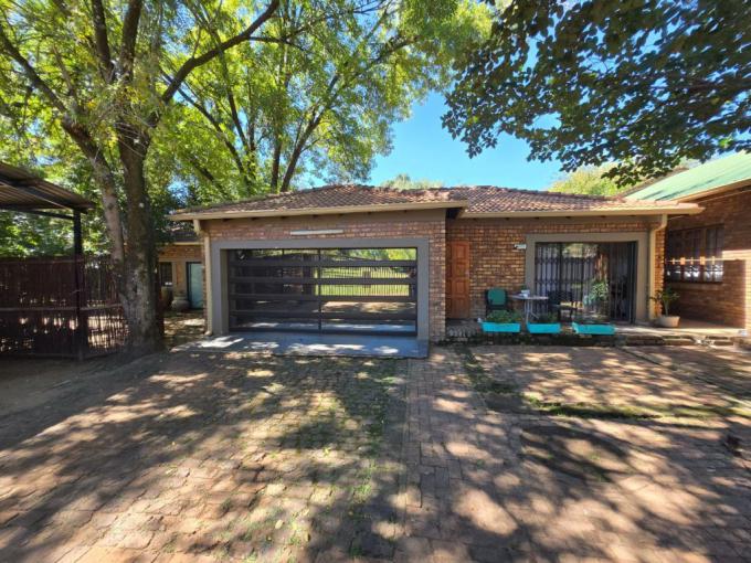 House for Sale For Sale in Rensburg - MR708773