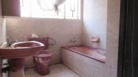 Bathroom 2 - 8 square meters of property in Vereeniging