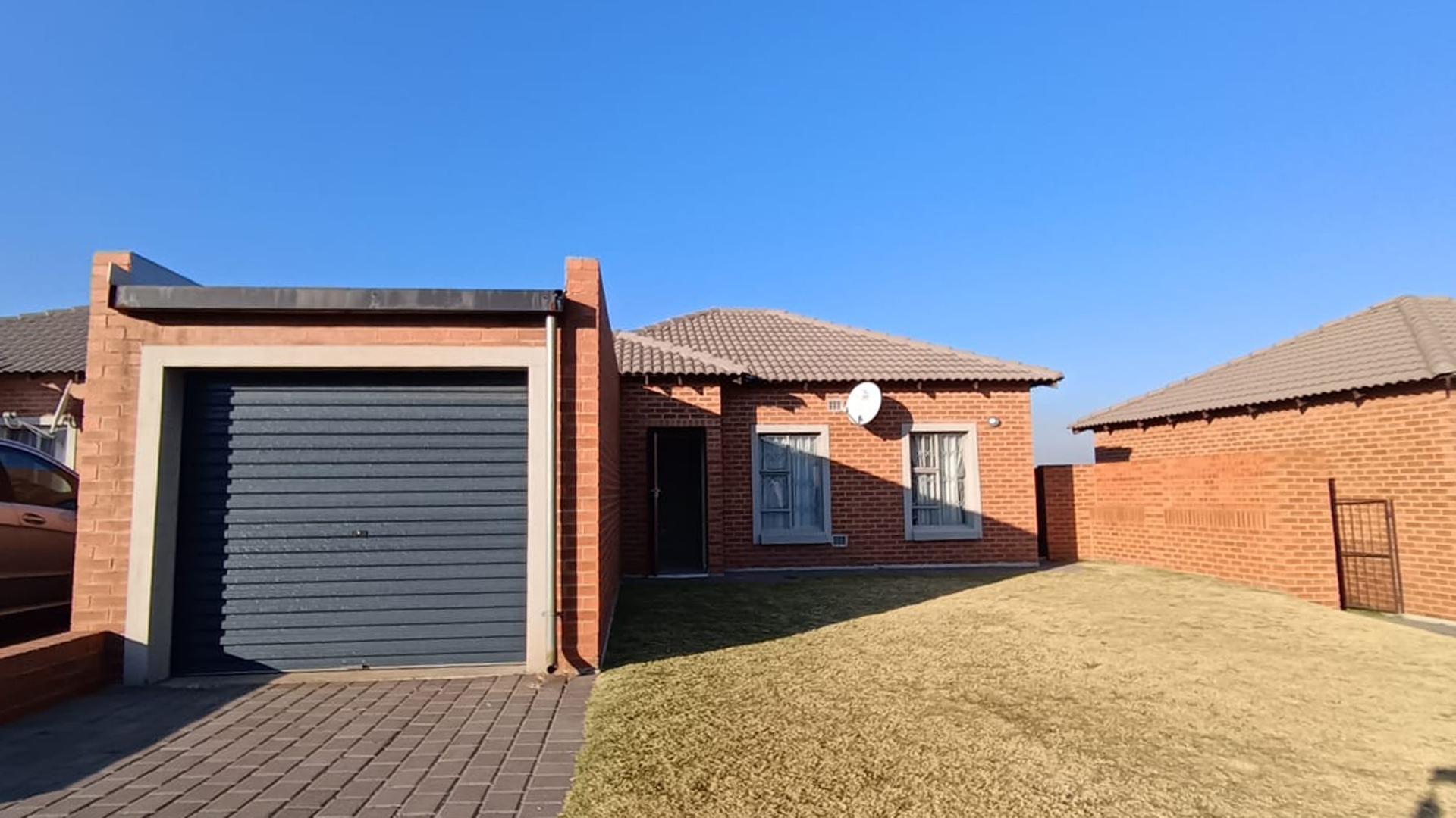 Front View of property in Terra Nova