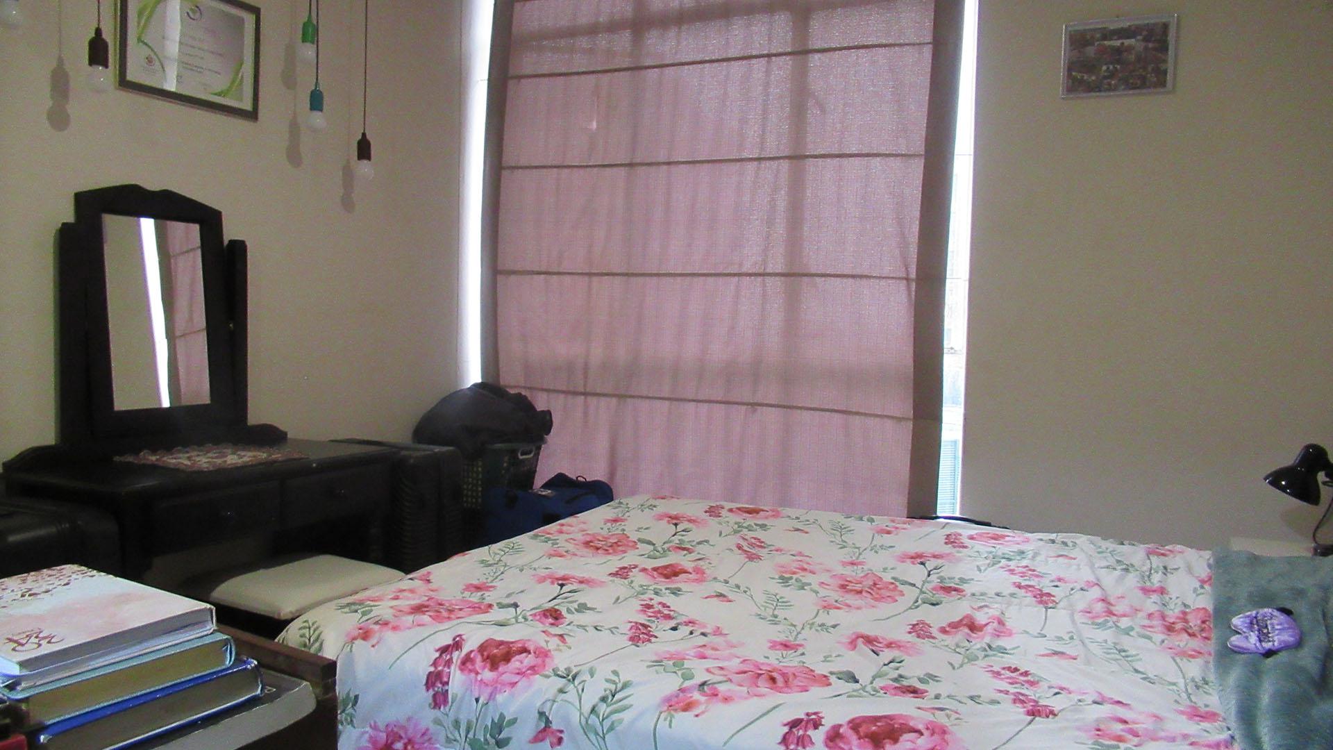 Bed Room 1 - 14 square meters of property in Braamfontein