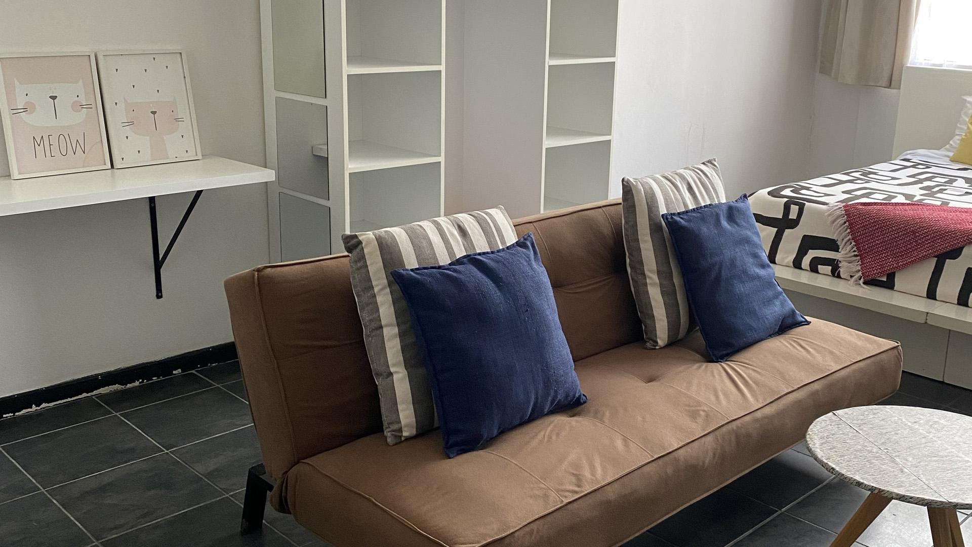Lounges of property in City and Suburban