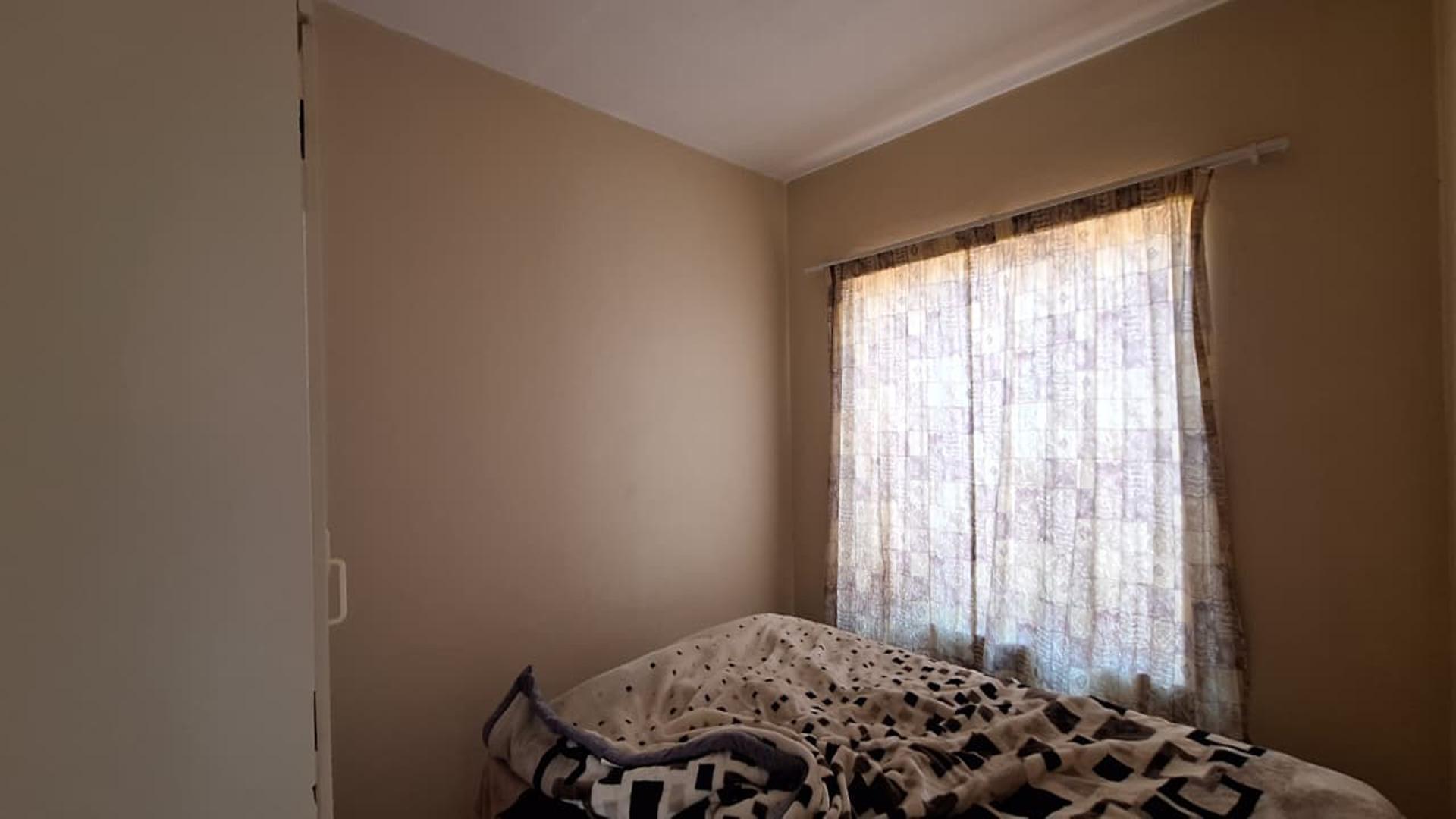 Bed Room 2 - 10 square meters of property in Randfontein