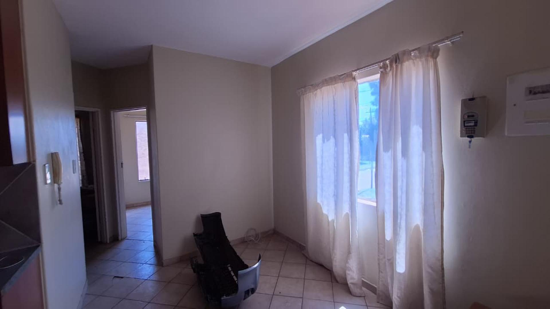 Lounges - 14 square meters of property in Randfontein