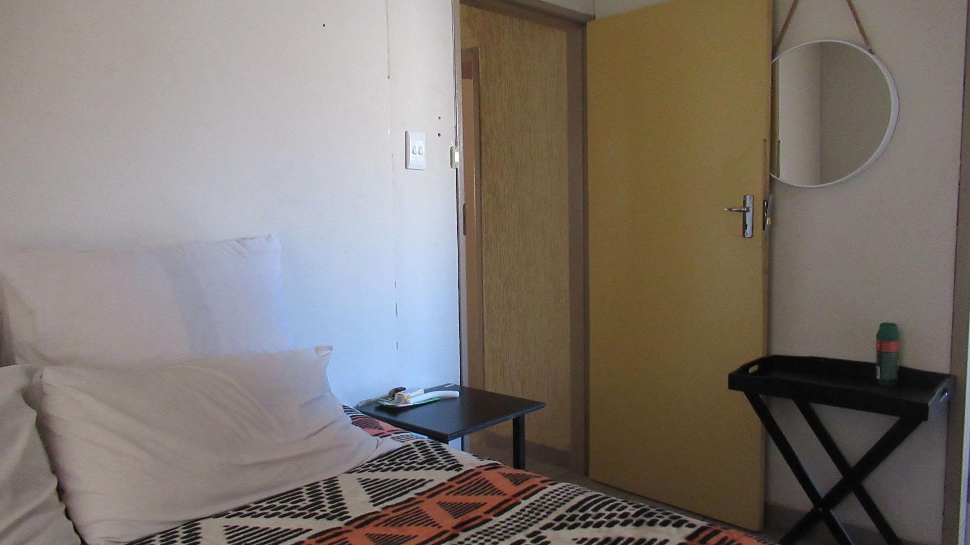 Main Bedroom - 11 square meters of property in Sky City