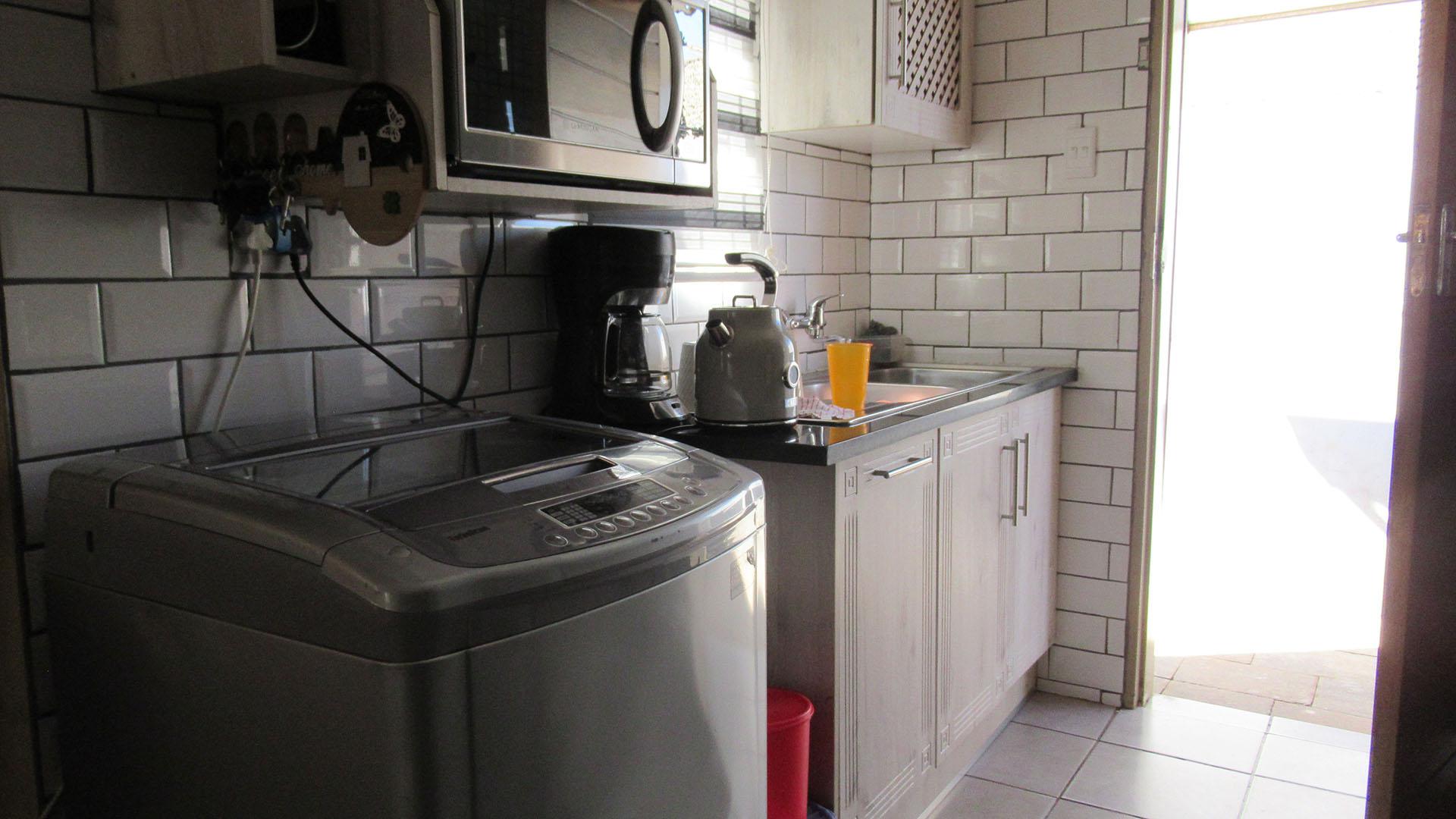 Kitchen - 6 square meters of property in Sky City