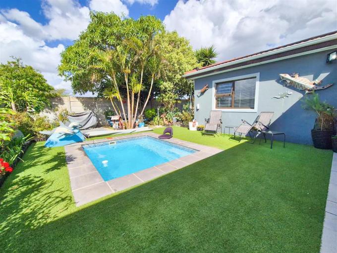 3 Bedroom House for Sale For Sale in Durbanville   - MR708818