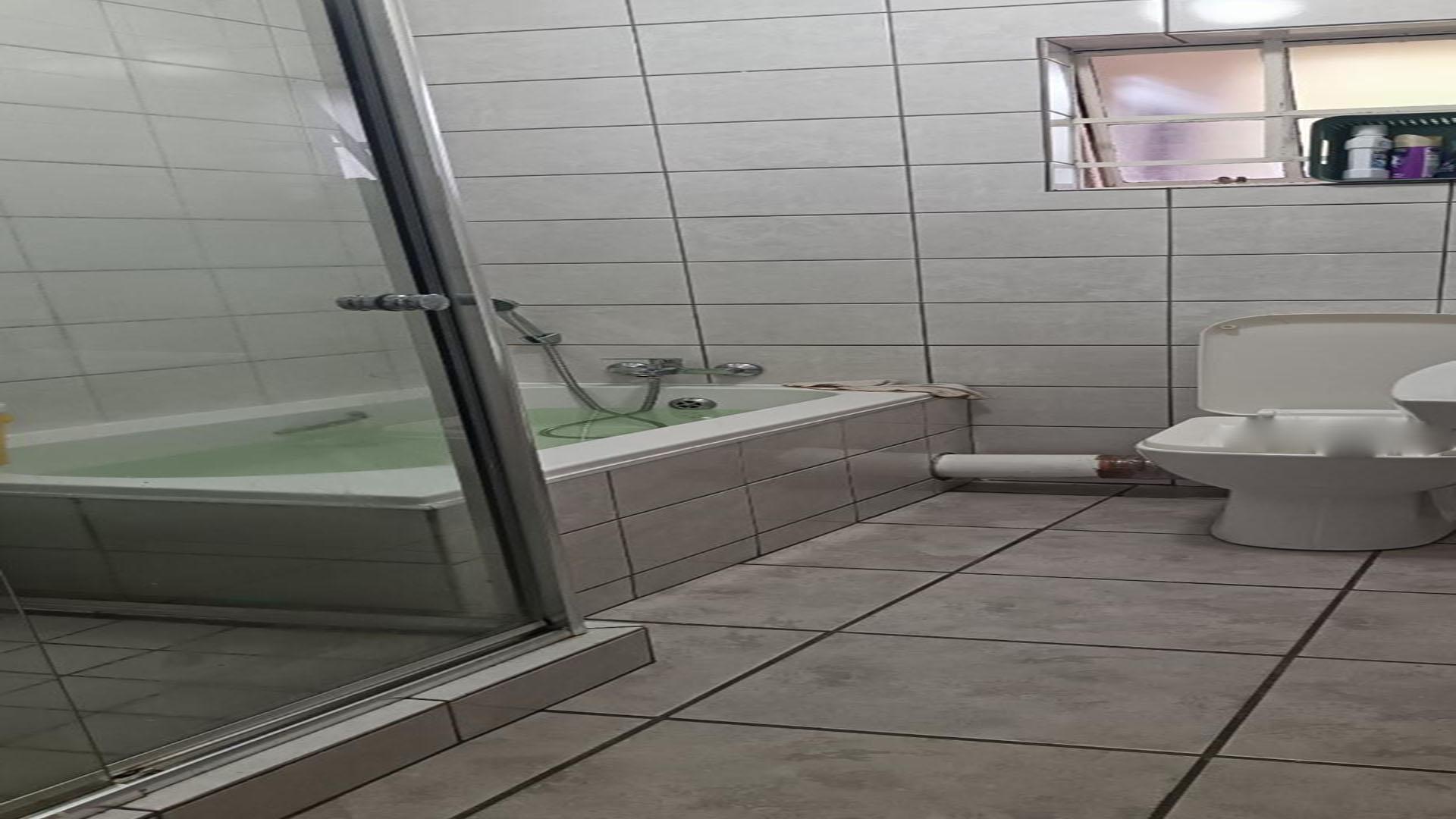 Bathroom 1 of property in Noordwyk