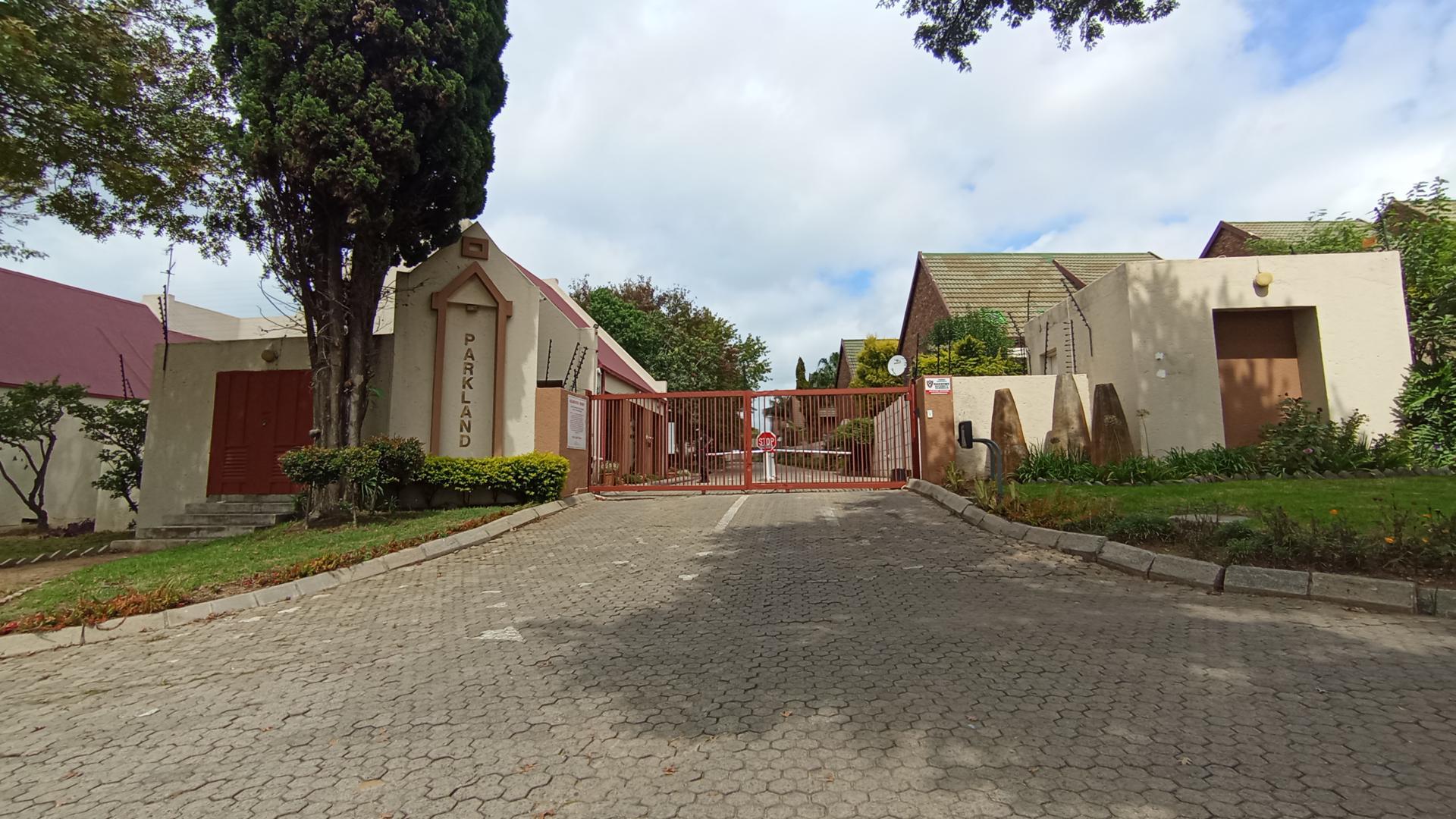 Front View of property in Noordwyk