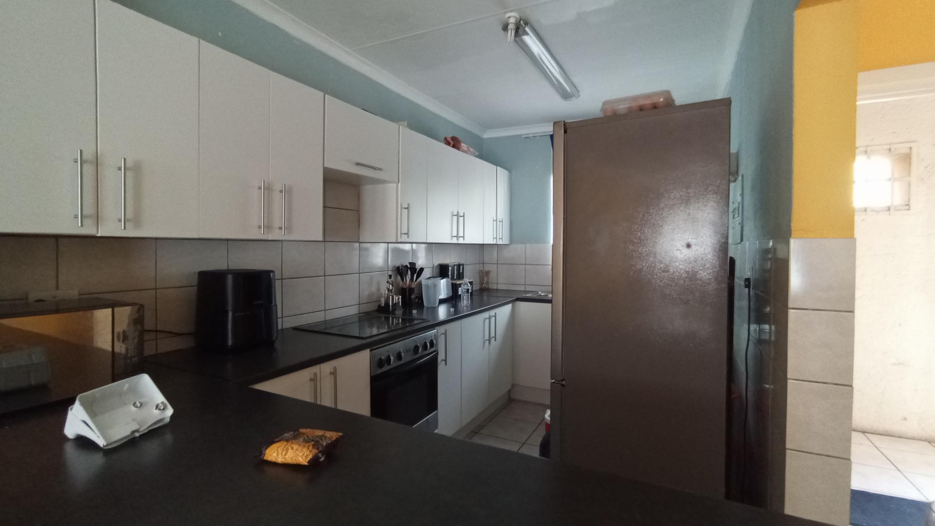 Kitchen - 10 square meters of property in Noordwyk