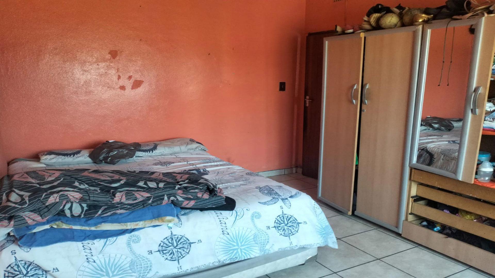 Bed Room 2 of property in Klipspruit West
