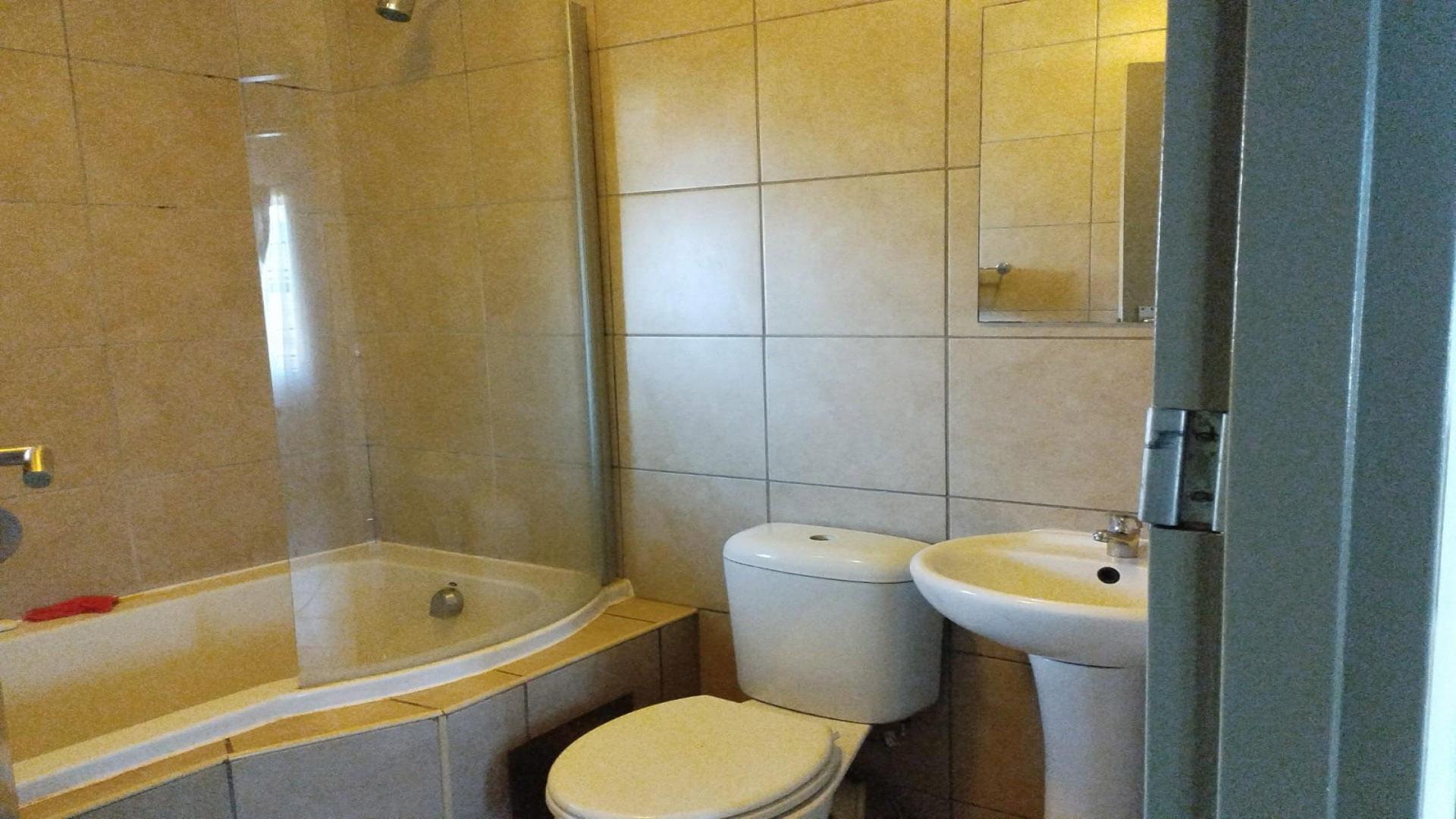Bathroom 1 of property in Alveda