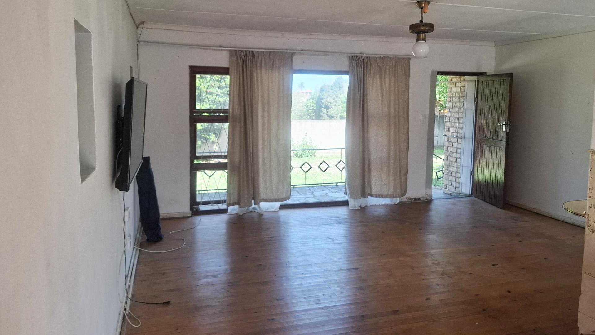 Lounges of property in Amalinda