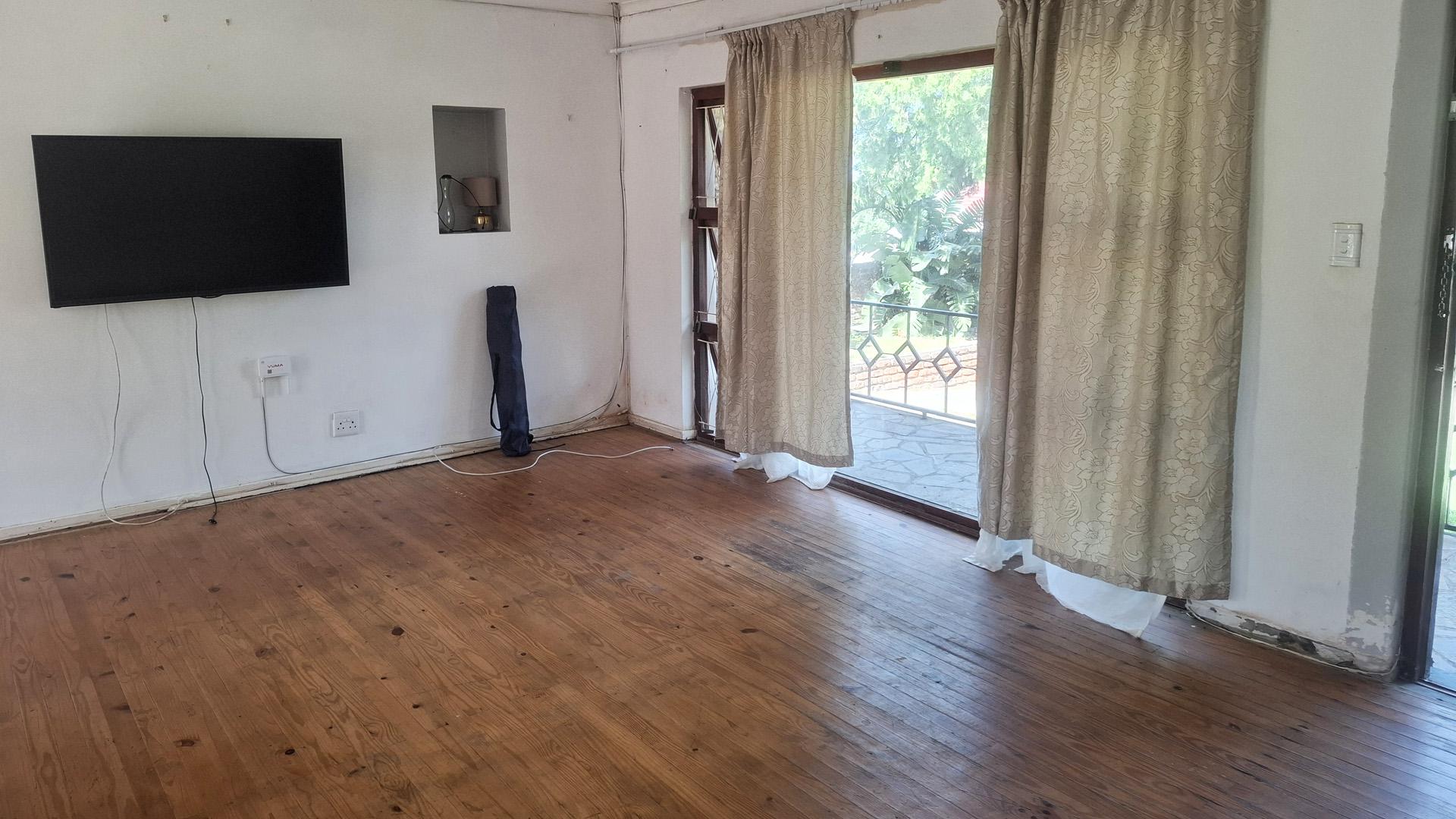 Lounges of property in Amalinda