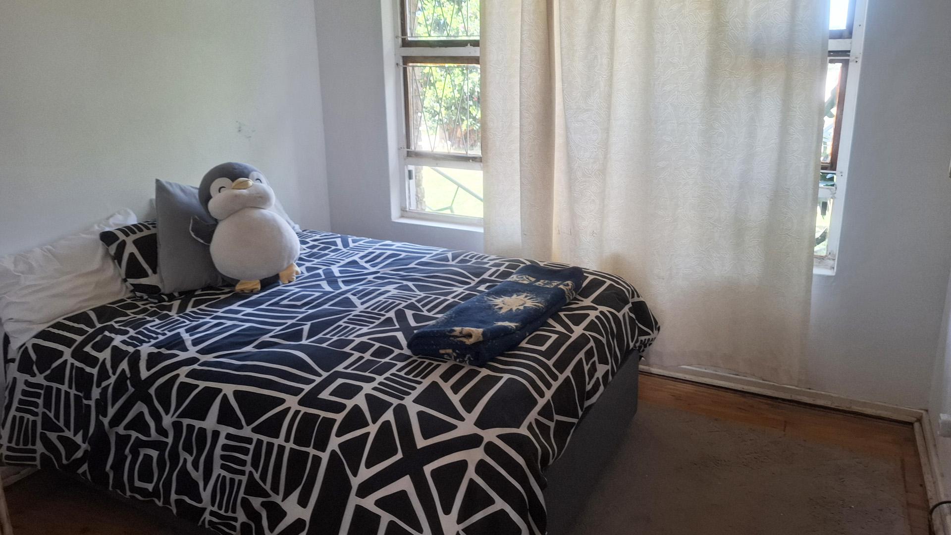 Bed Room 1 of property in Amalinda