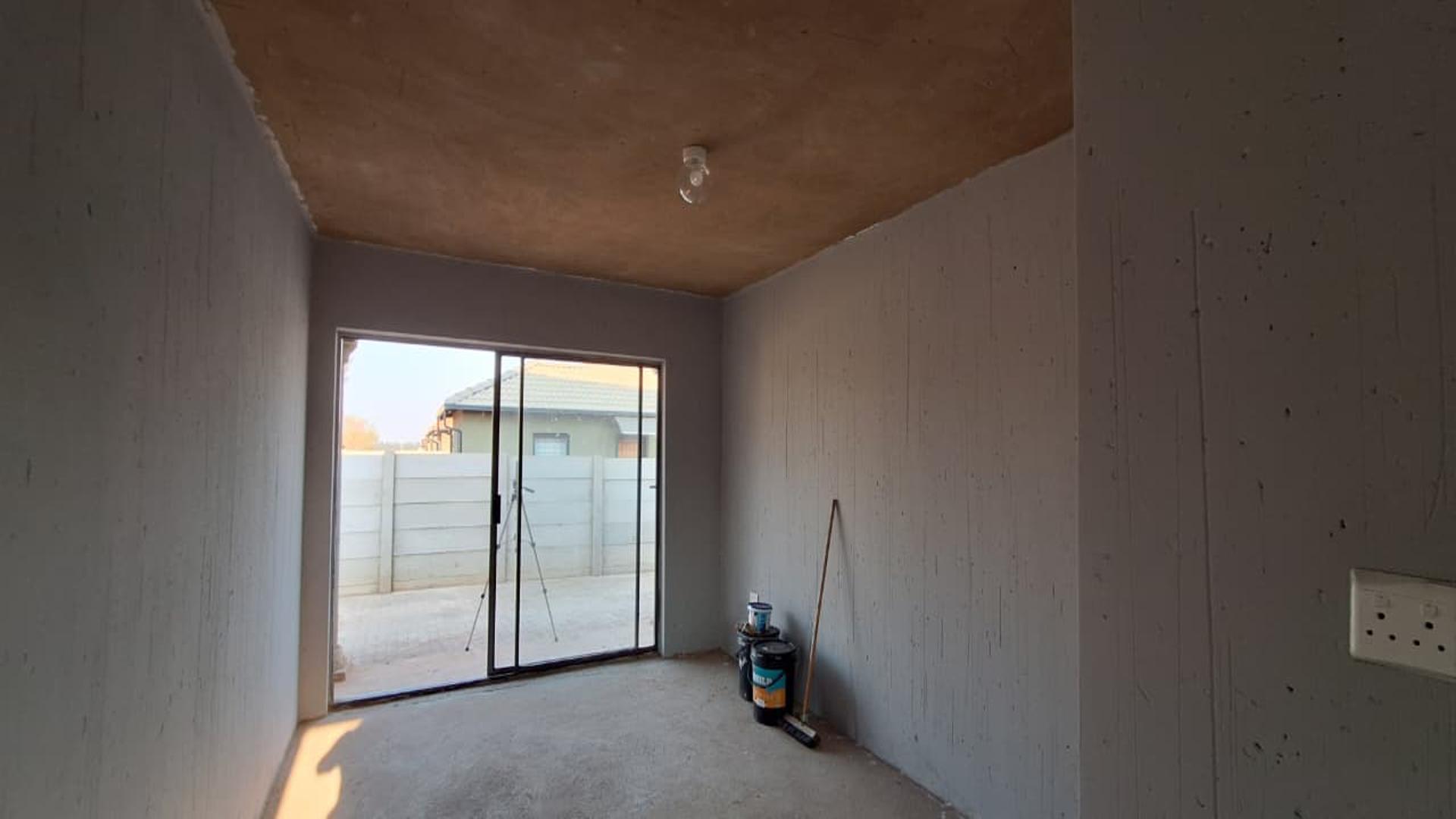 Bed Room 4 - 13 square meters of property in Protea Glen