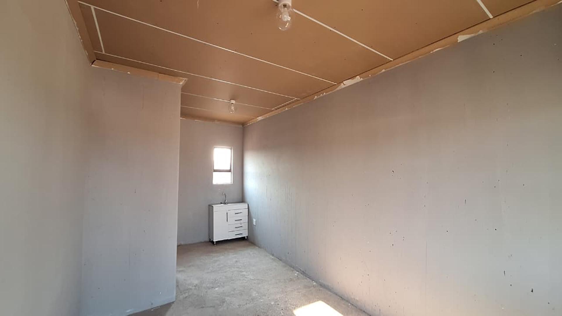 Bed Room 5+ - 41 square meters of property in Protea Glen