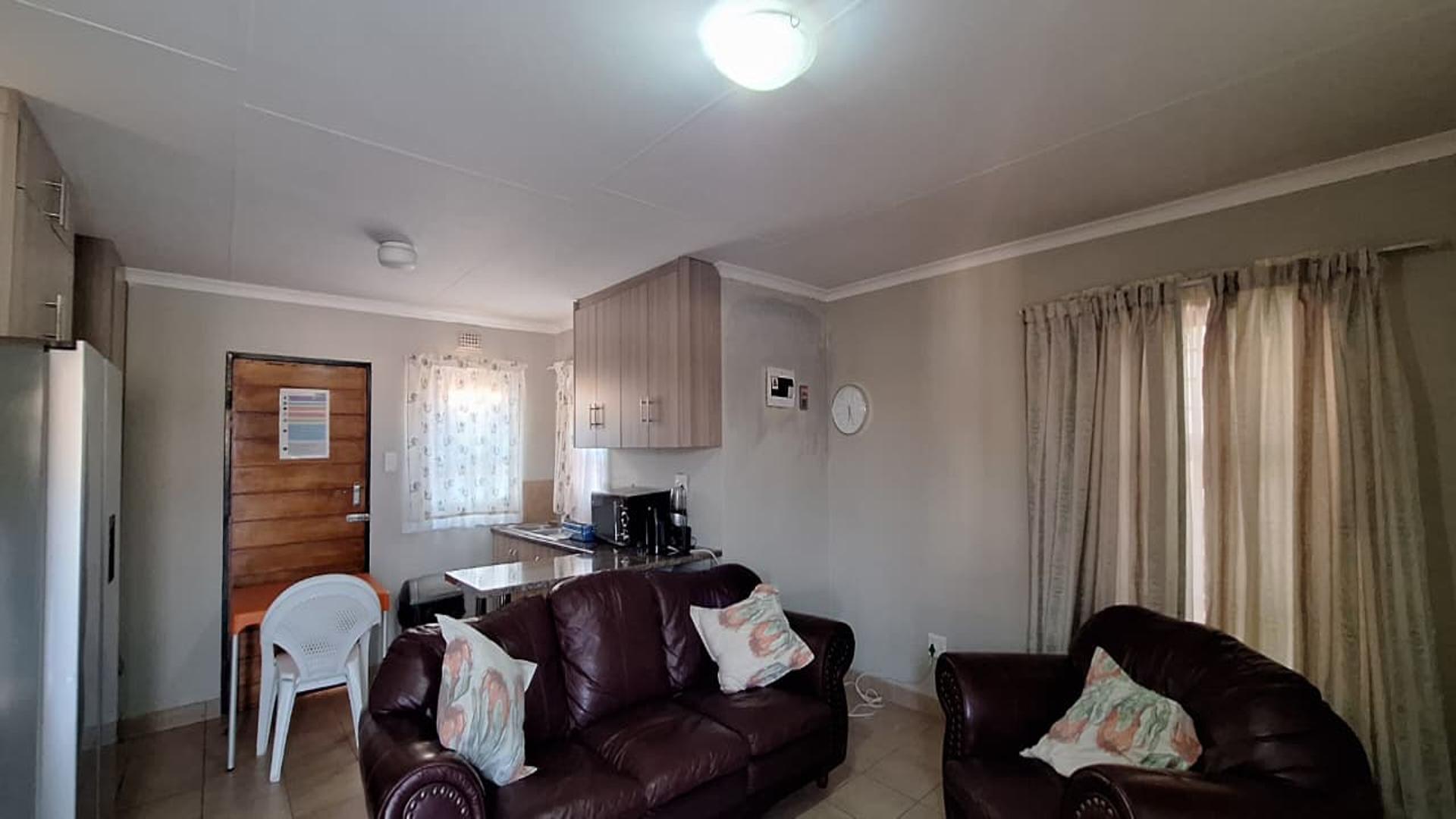 Lounges - 18 square meters of property in Protea Glen