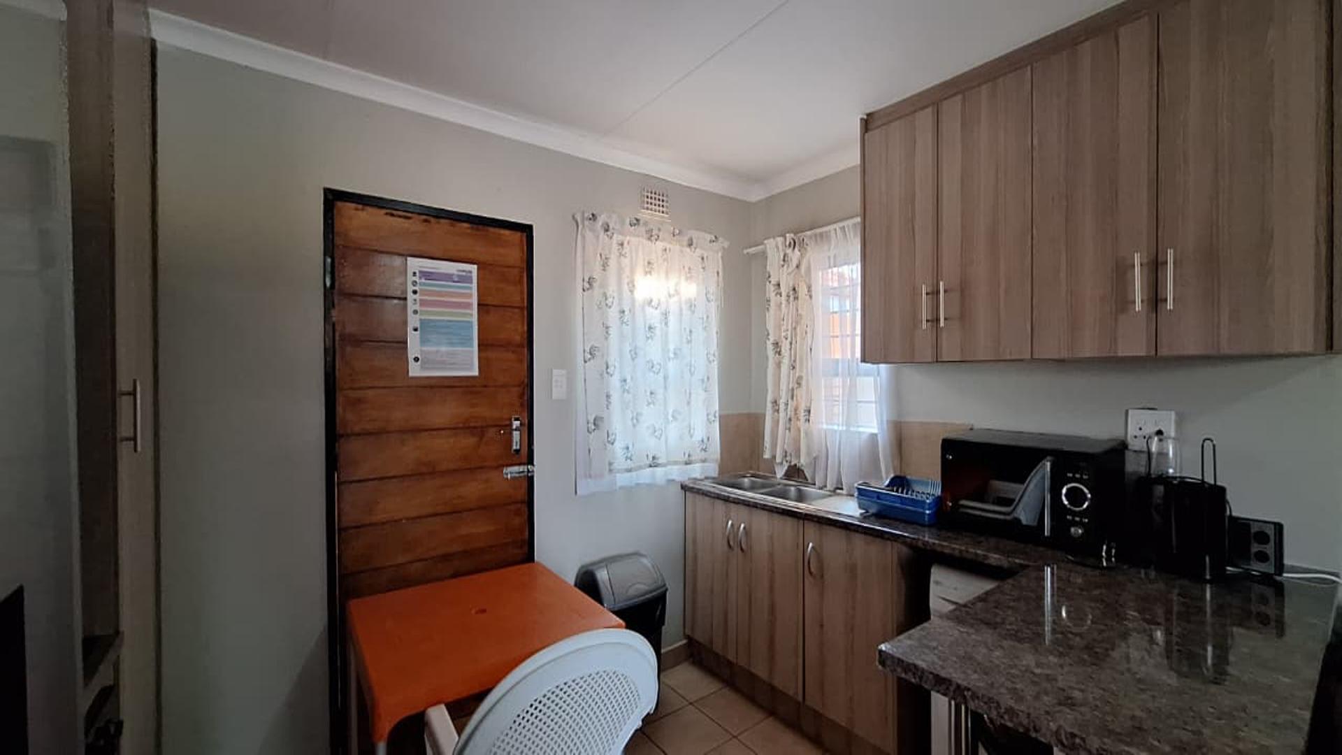 Kitchen - 34 square meters of property in Protea Glen