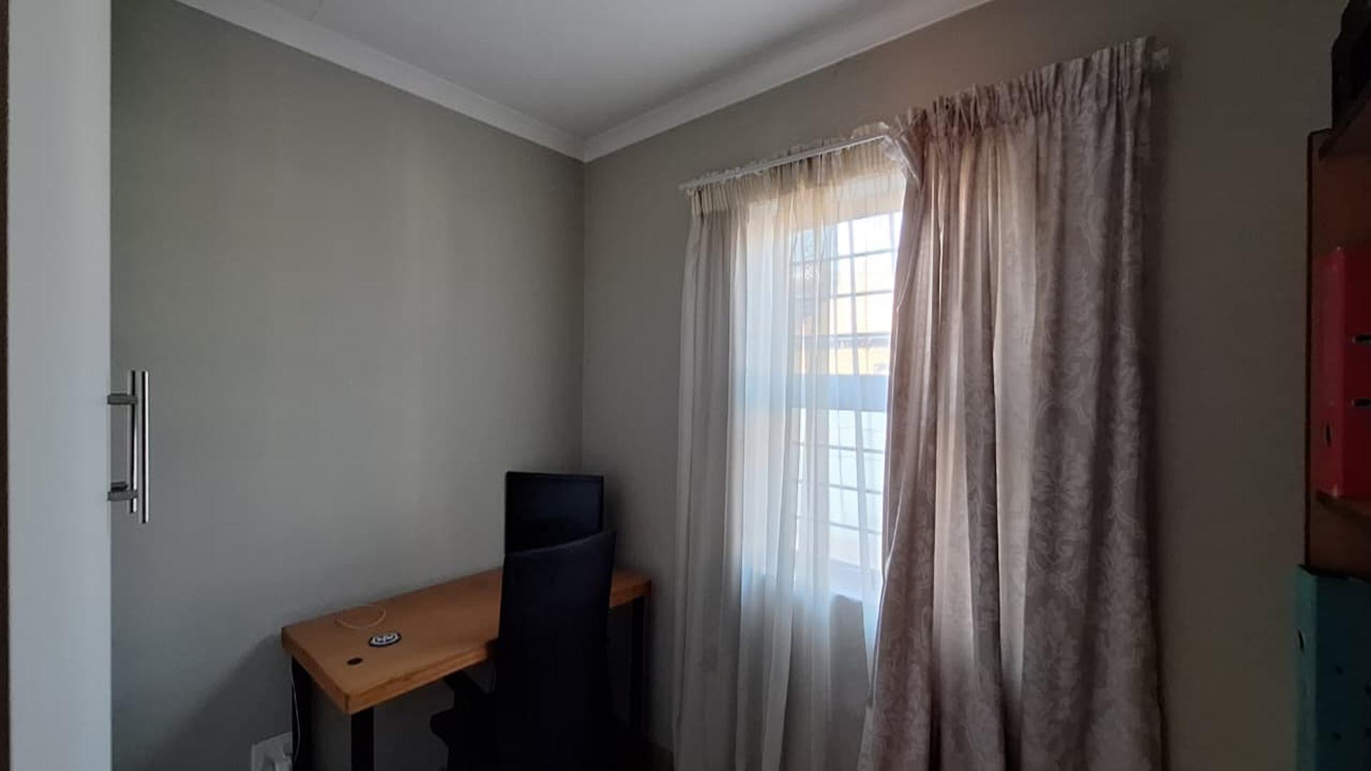 Bed Room 1 - 9 square meters of property in Protea Glen