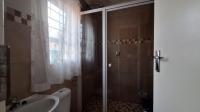 Main Bathroom - 5 square meters of property in Protea Glen