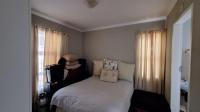 Main Bedroom - 13 square meters of property in Protea Glen