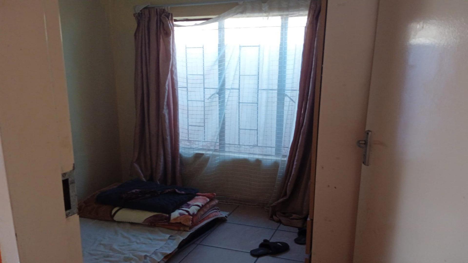 Bed Room 2 of property in Soshanguve East