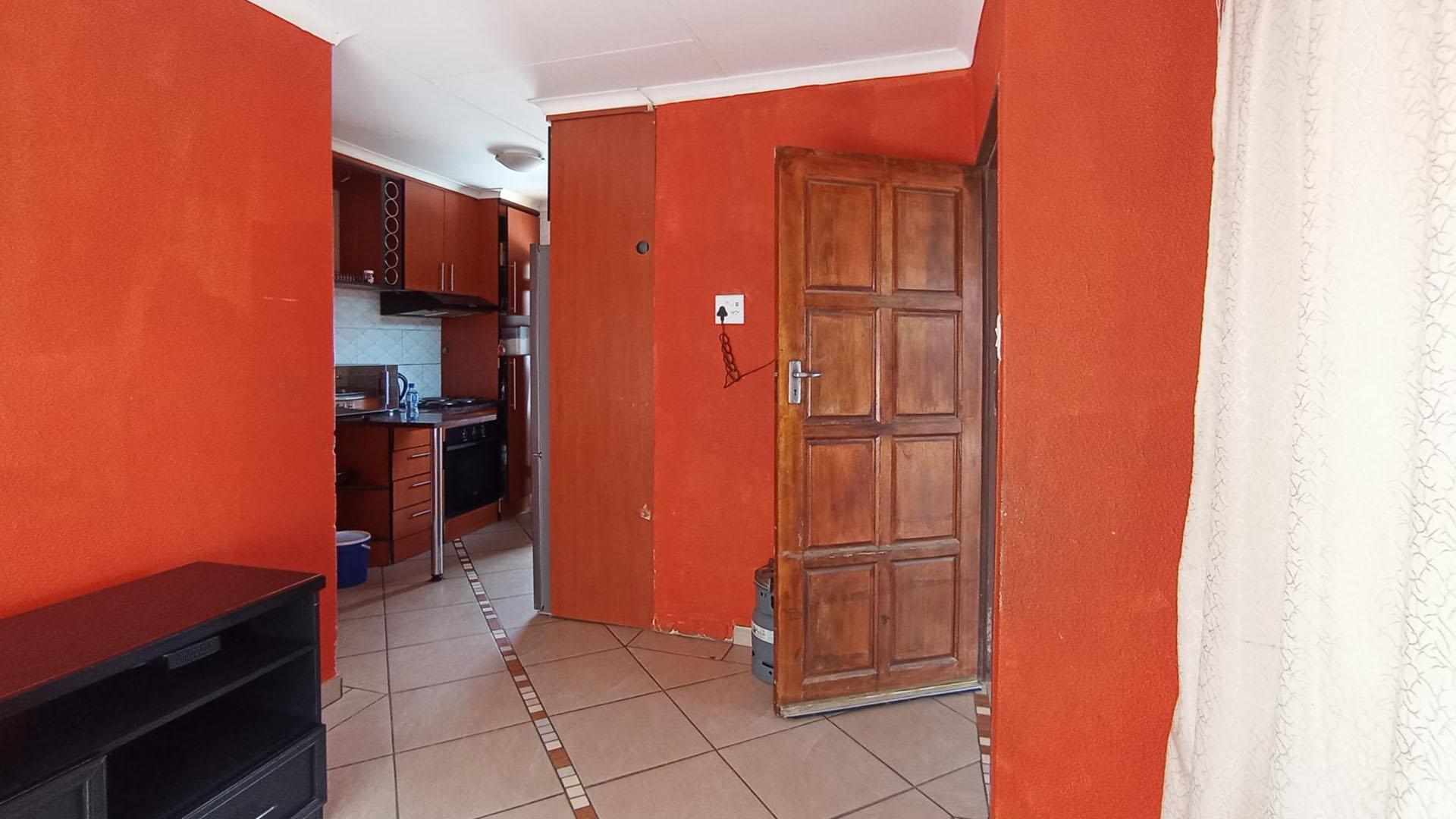 Lounges - 12 square meters of property in Soshanguve East