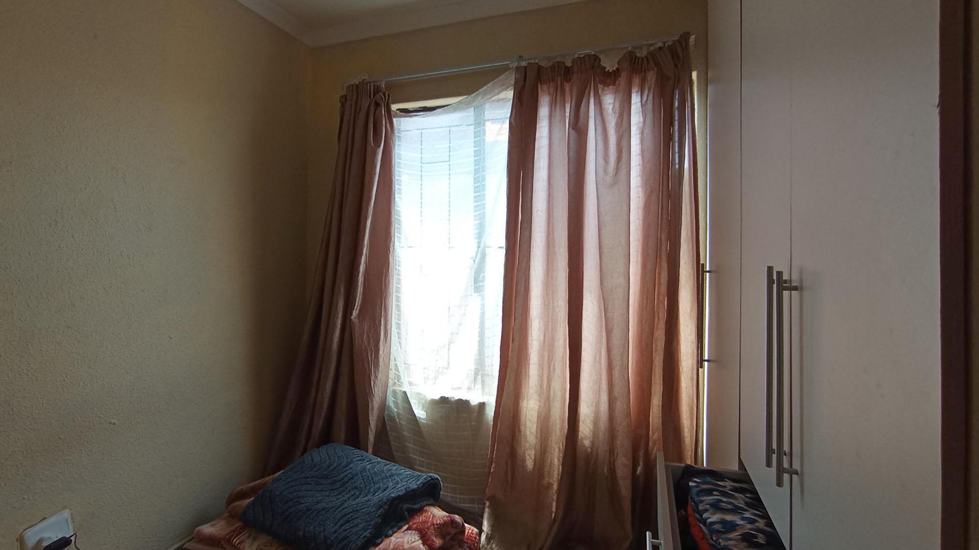 Bed Room 1 - 8 square meters of property in Soshanguve East