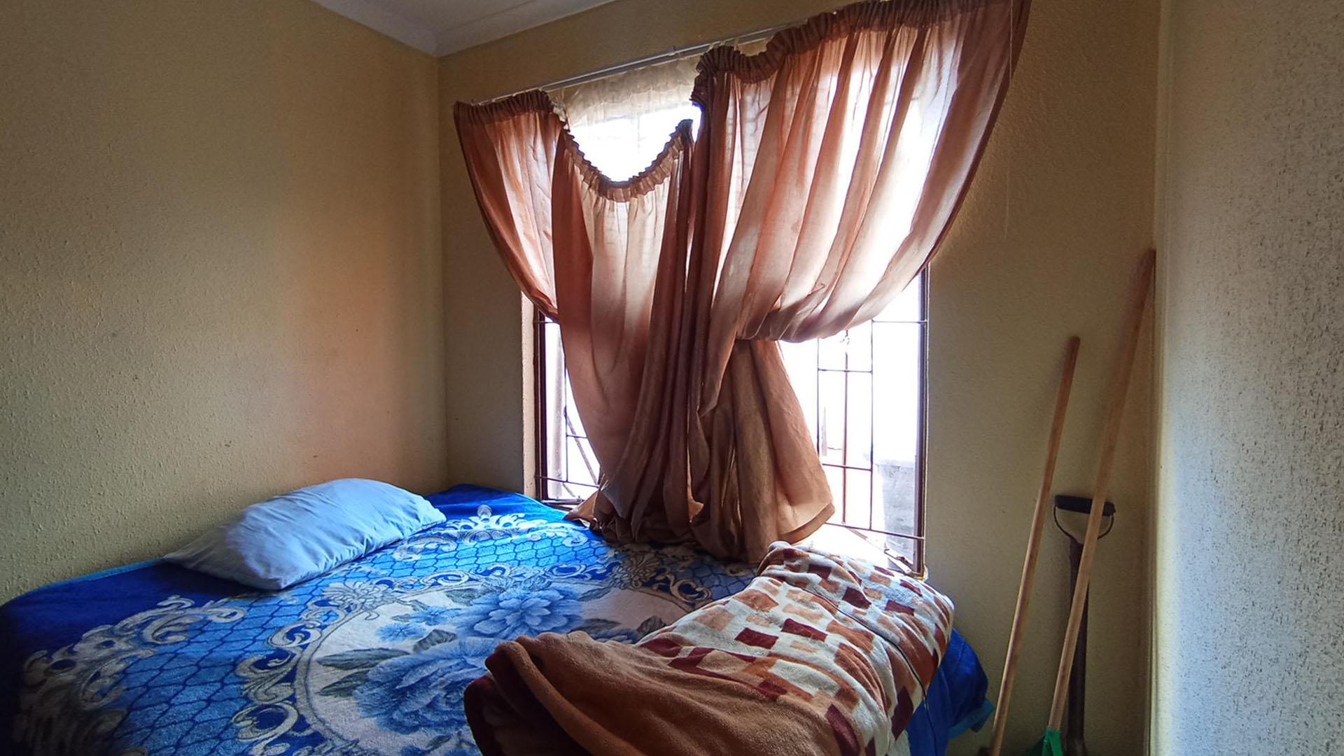 Bed Room 2 - 8 square meters of property in Soshanguve East