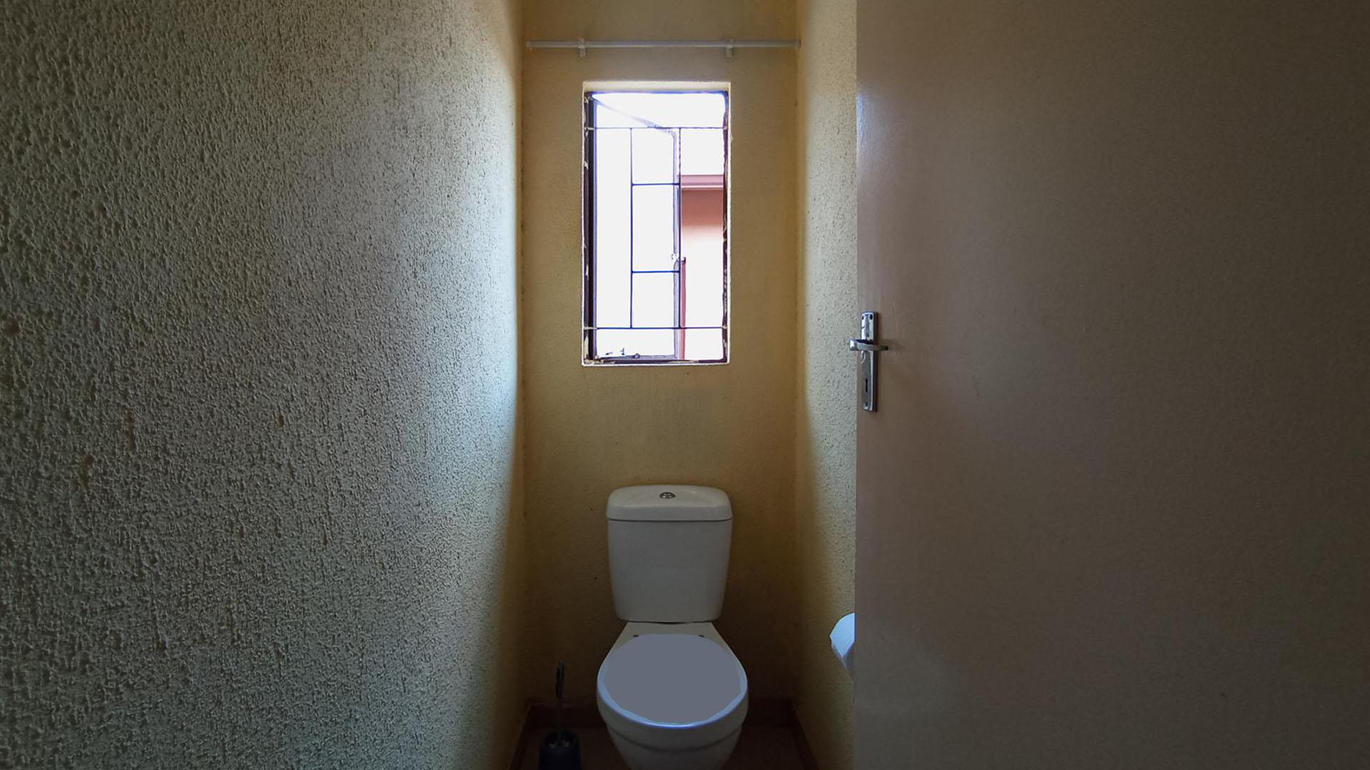 Bathroom 1 - 7 square meters of property in Soshanguve East