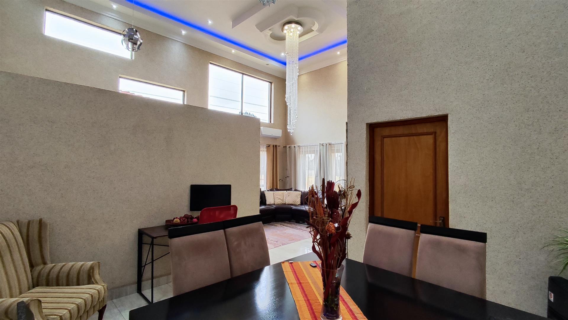 Dining Room - 16 square meters of property in Fleurdal