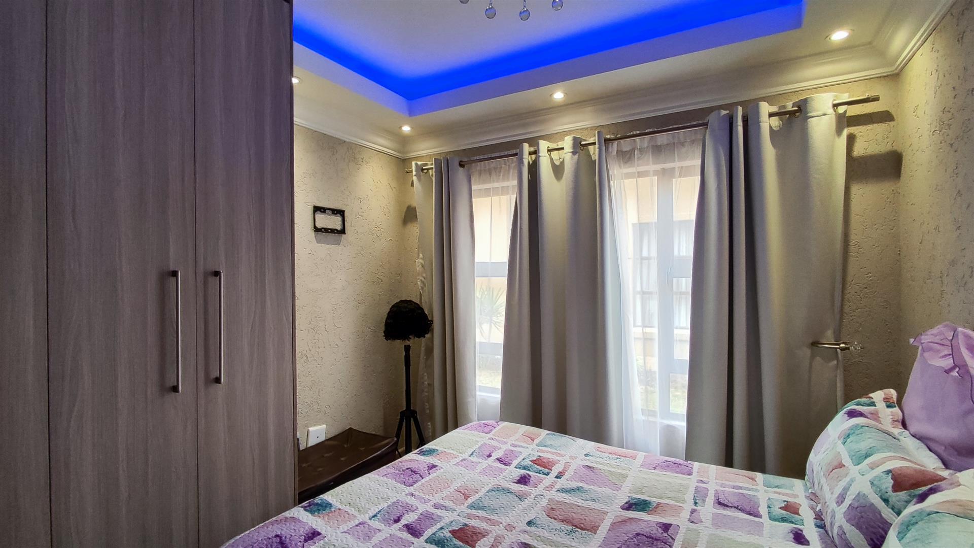 Bed Room 1 - 12 square meters of property in Fleurdal