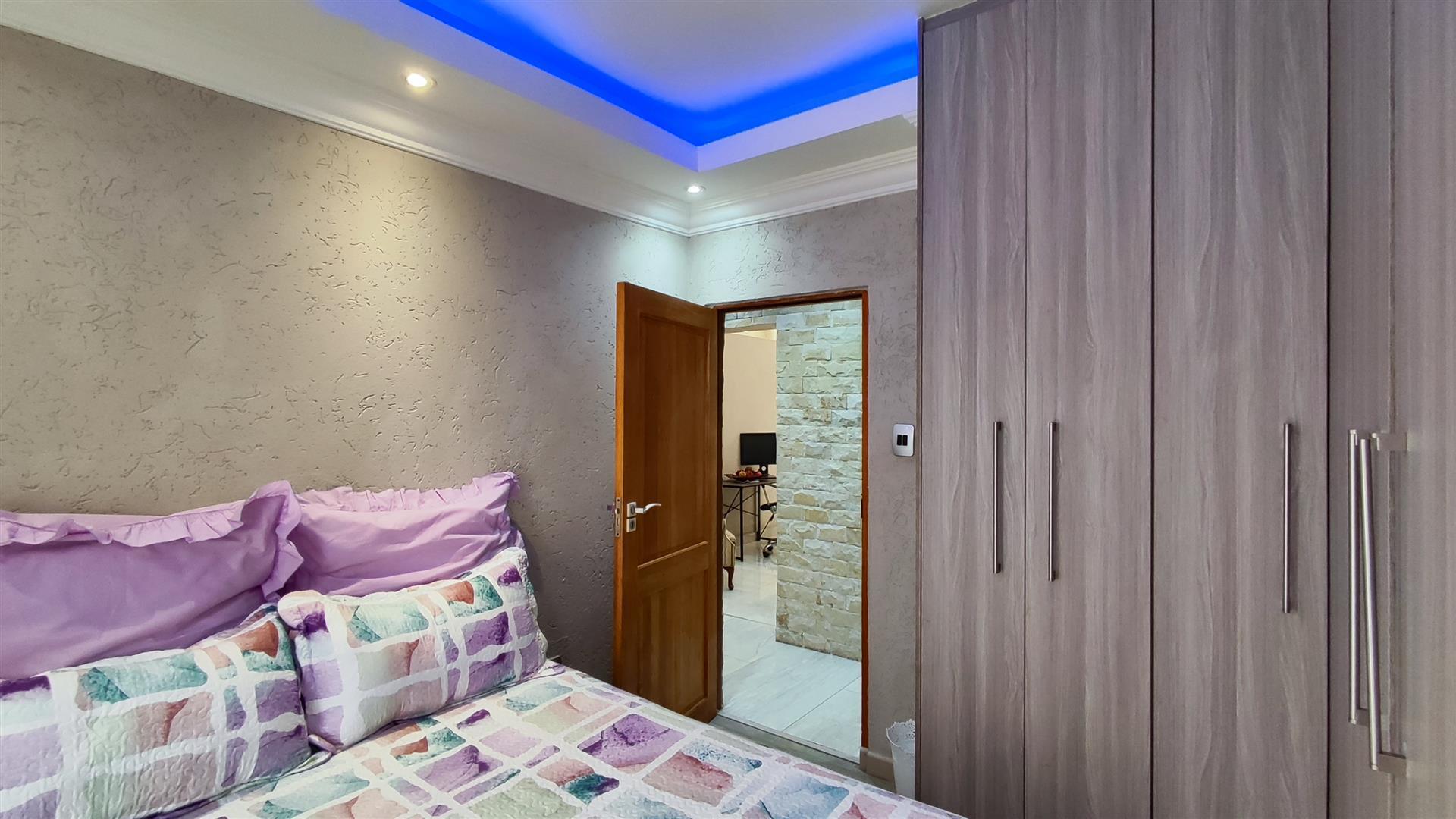 Bed Room 1 - 12 square meters of property in Fleurdal