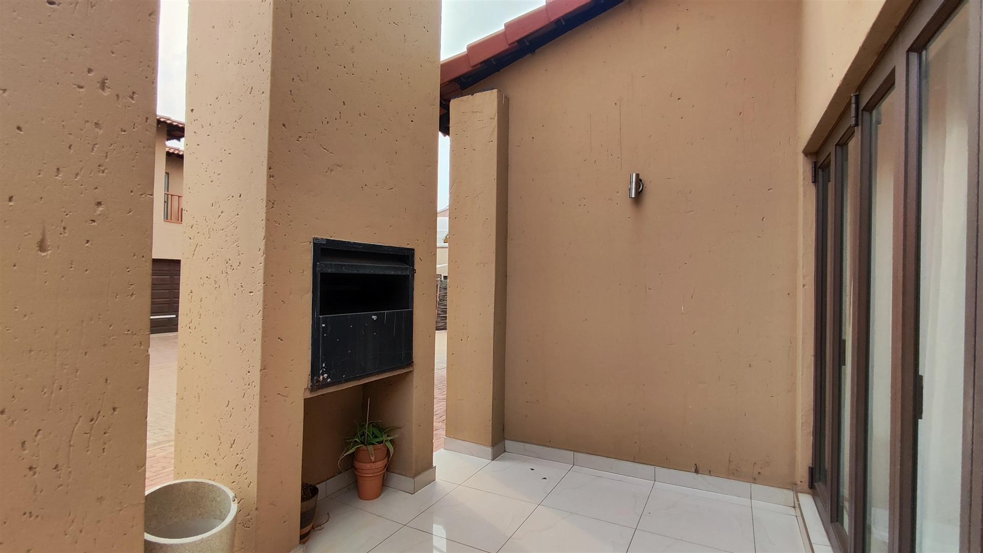 Patio - 10 square meters of property in Fleurdal