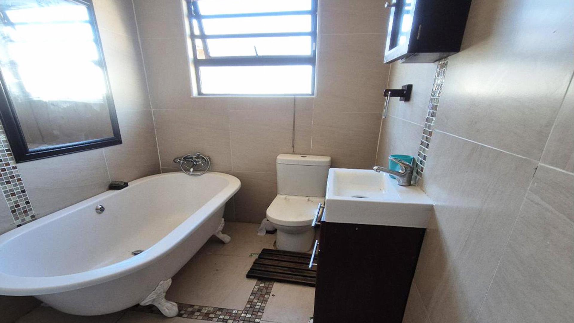 Bathroom 1 of property in Motherwell