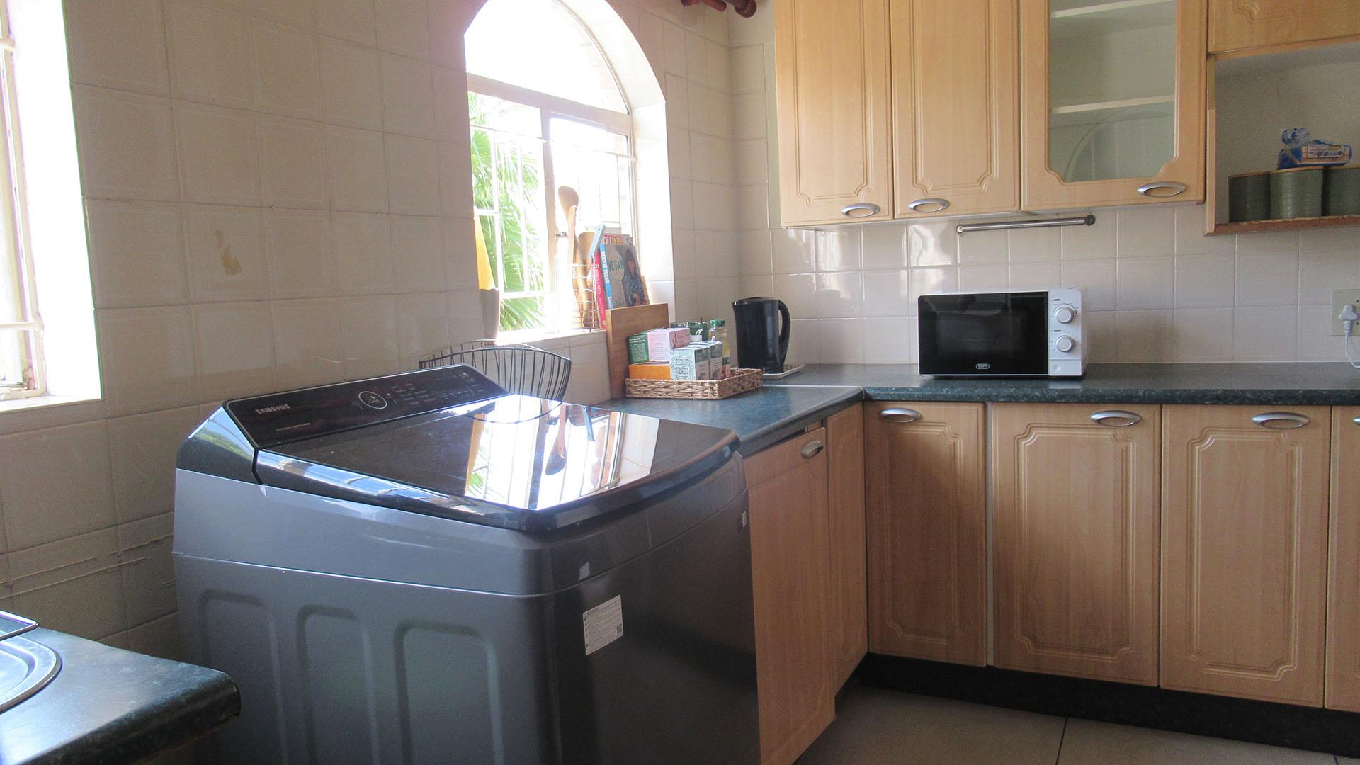 Kitchen - 12 square meters of property in Corlett Gardens