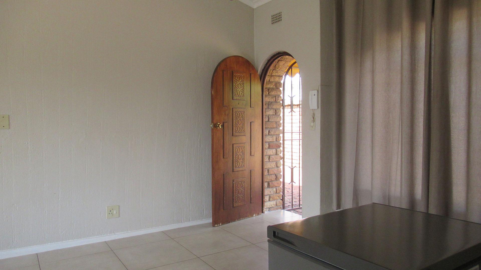 Spaces - 2 square meters of property in Corlett Gardens