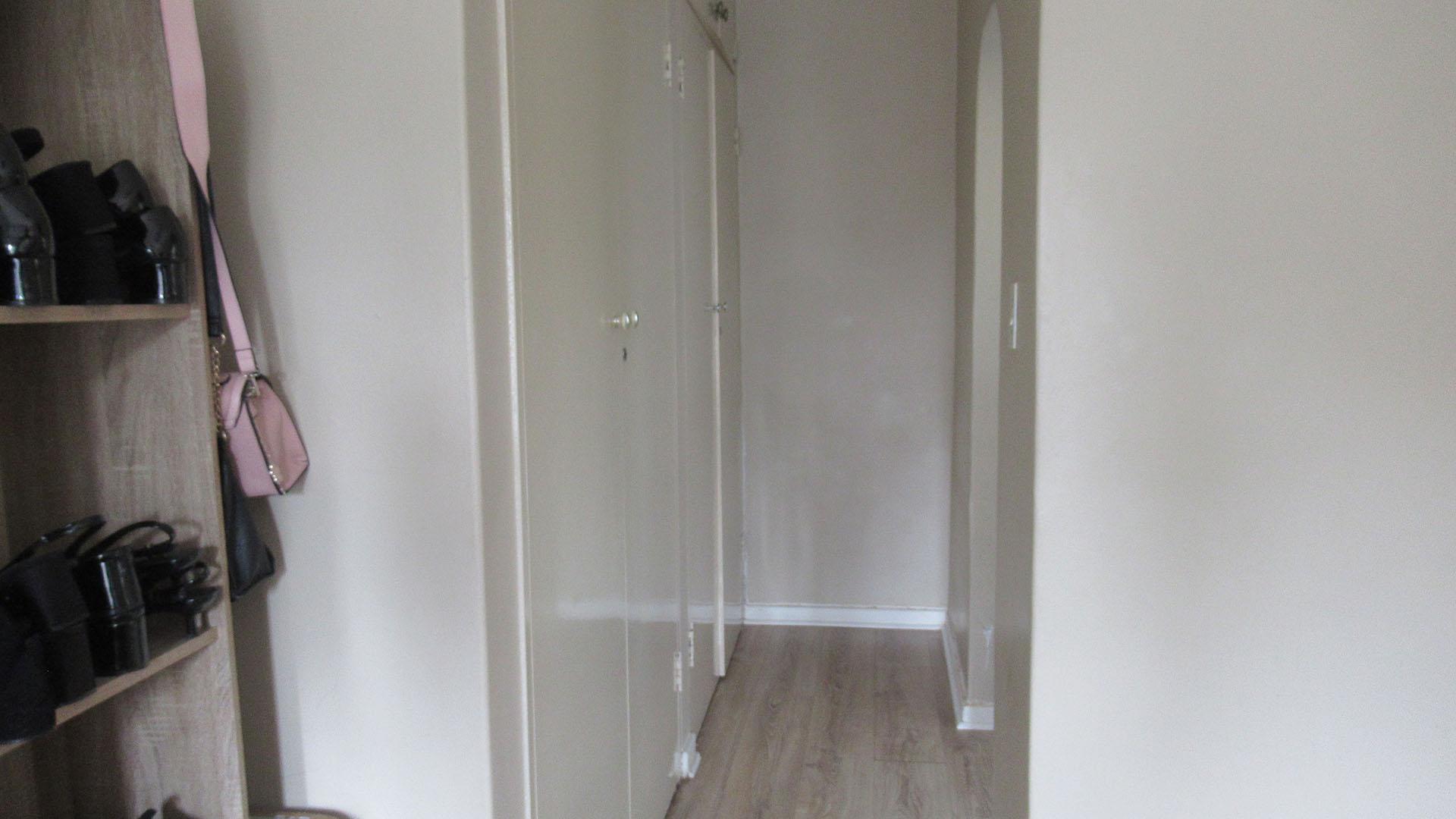 Main Bedroom - 23 square meters of property in Corlett Gardens