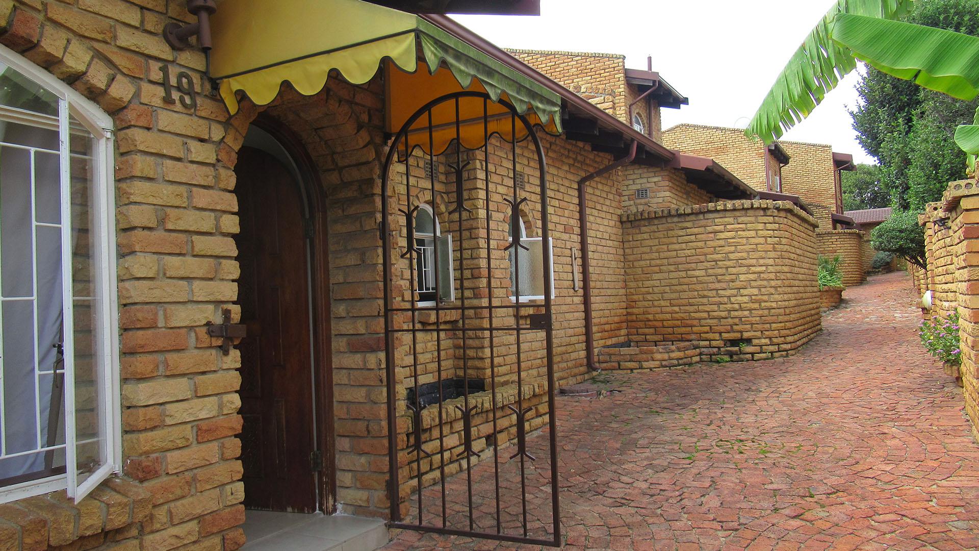 Front View of property in Corlett Gardens