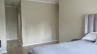 Main Bedroom - 23 square meters of property in Corlett Gardens