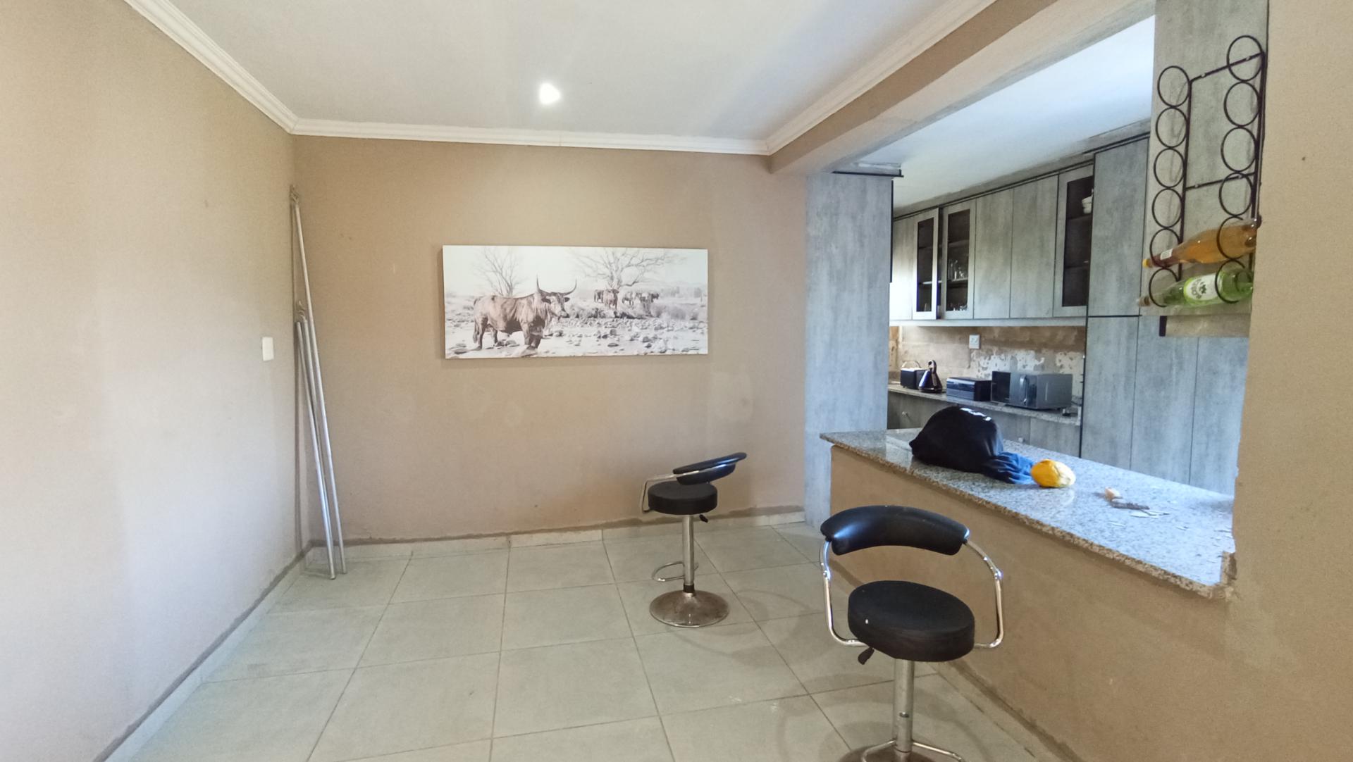Dining Room - 13 square meters of property in Mount Vernon 