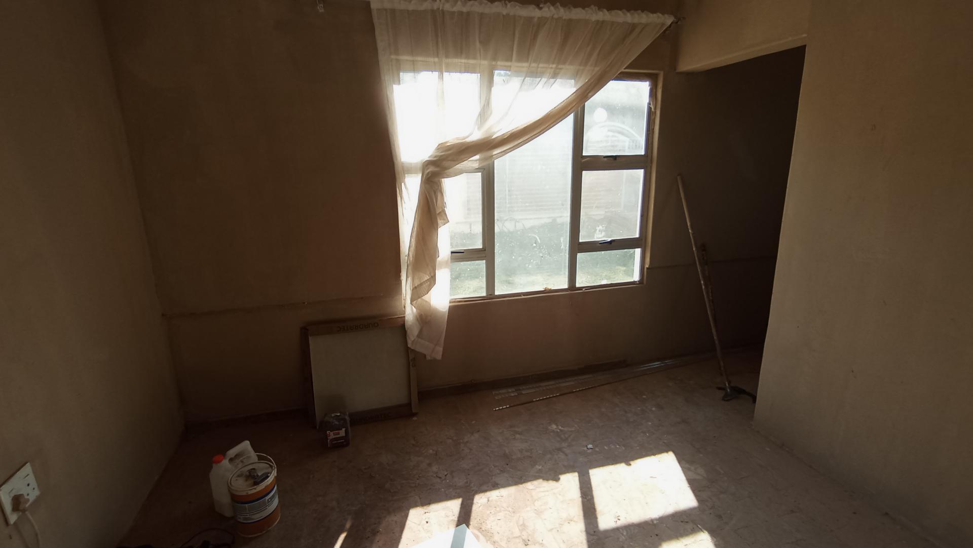 Main Bathroom - 11 square meters of property in Mount Vernon 