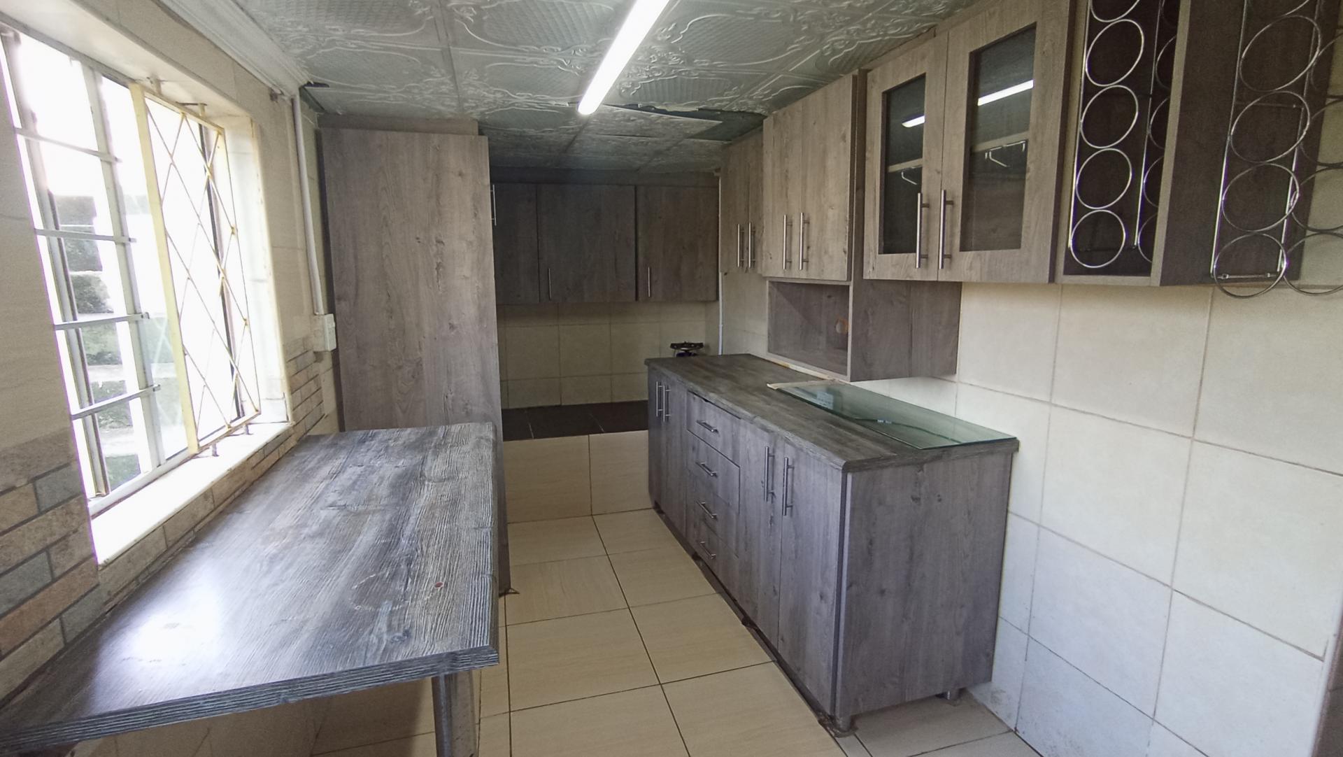 Kitchen - 23 square meters of property in Mount Vernon 