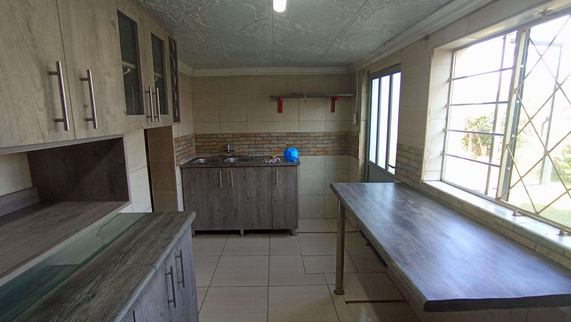 Kitchen - 23 square meters of property in Mount Vernon 