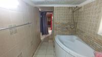 Bathroom 3+ - 5 square meters of property in Mount Vernon 