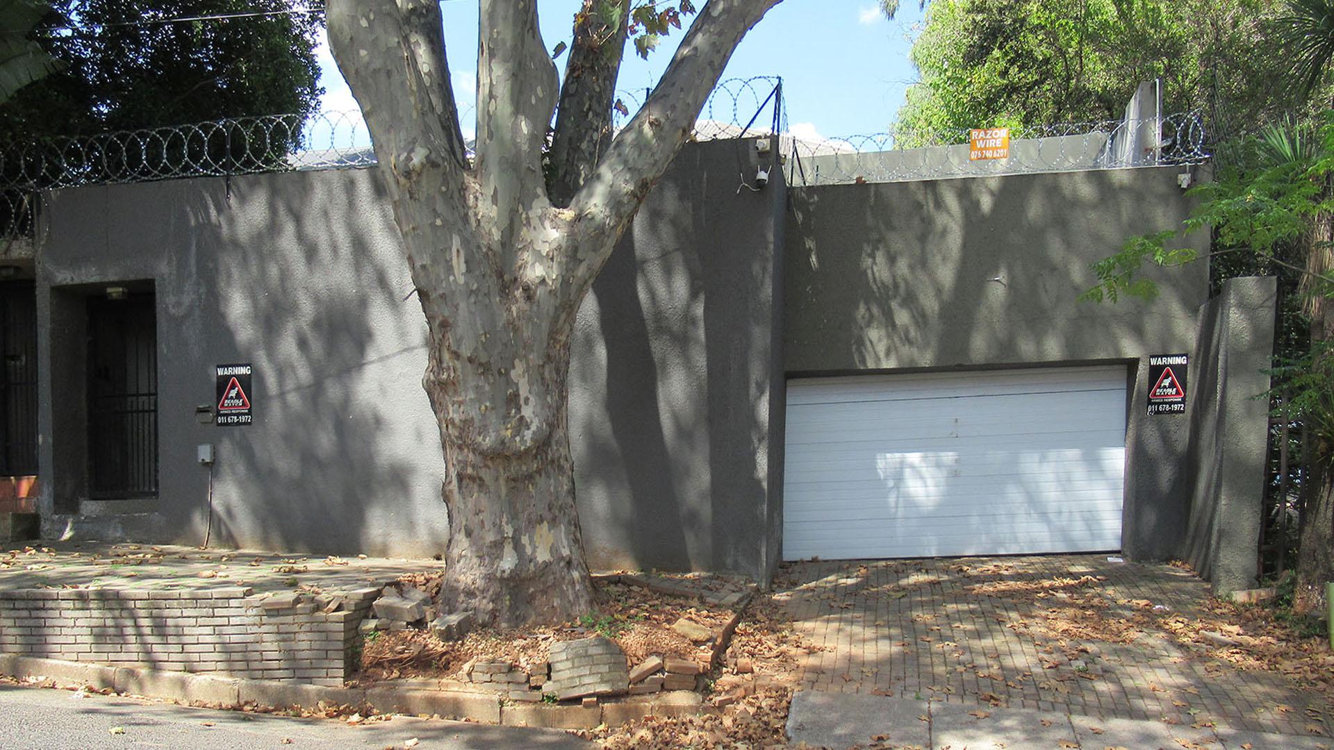 Front View of property in Melville