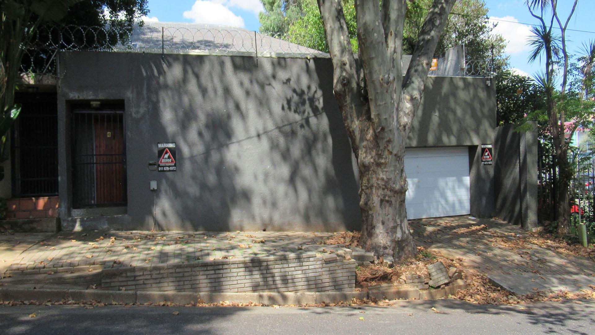 Front View of property in Melville