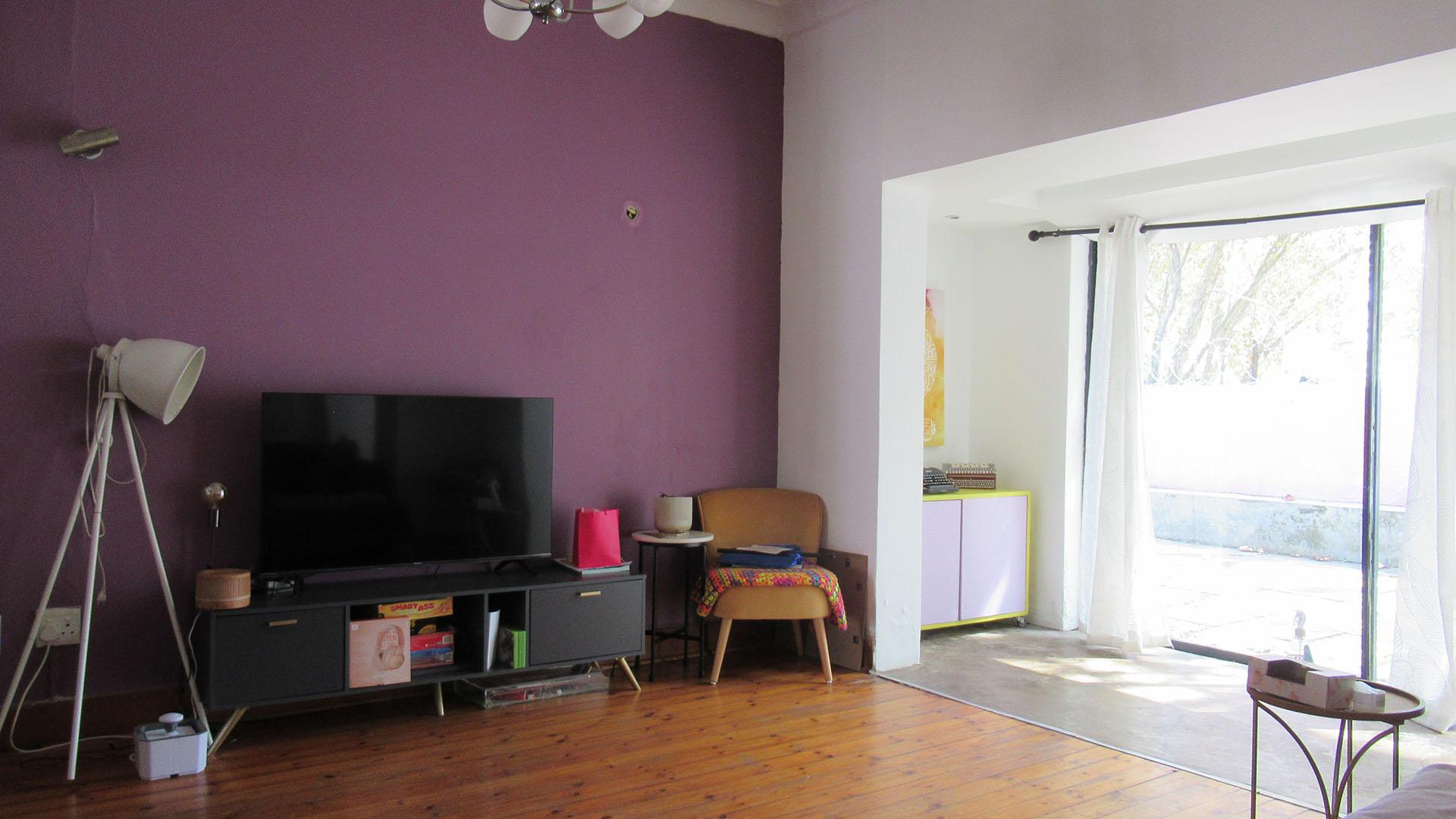 Lounges - 37 square meters of property in Melville